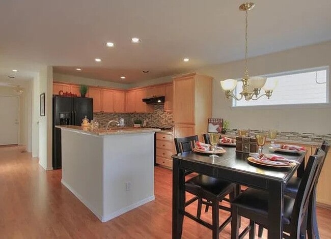 Building Photo - 739 NE 61st Ct