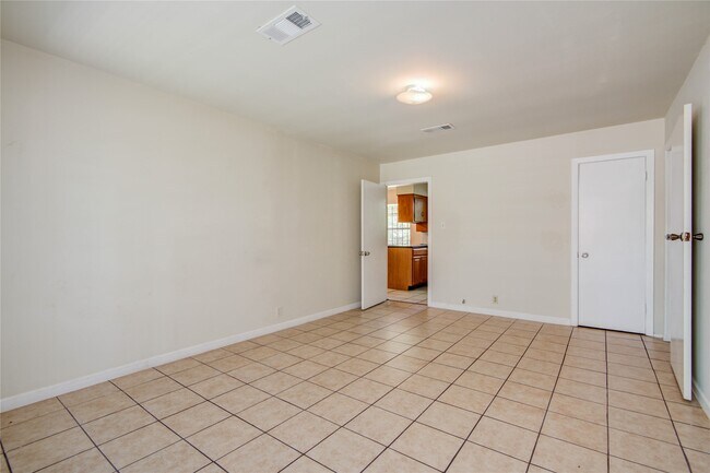 Building Photo - 9526 Balsam Ln