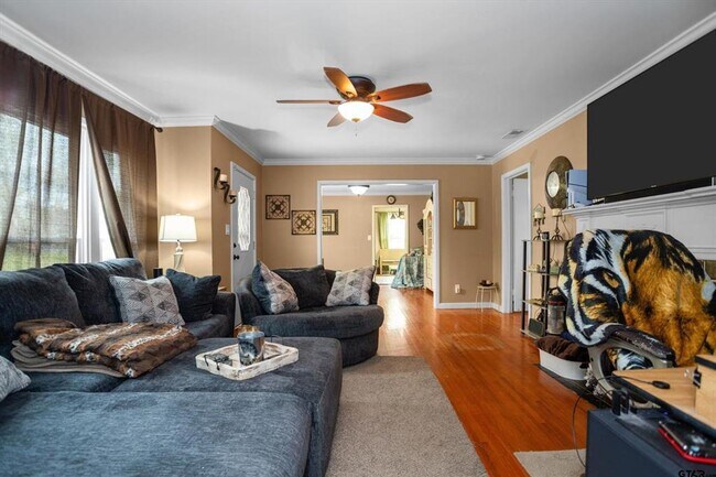 Building Photo - Coming Soon! 3 Bedroom 2 Bath 2 Carport Re...