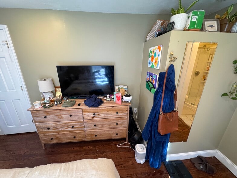 Building Photo - 735 Somerville Ave