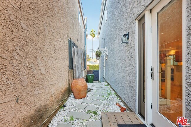 Building Photo - 665 Washington Blvd