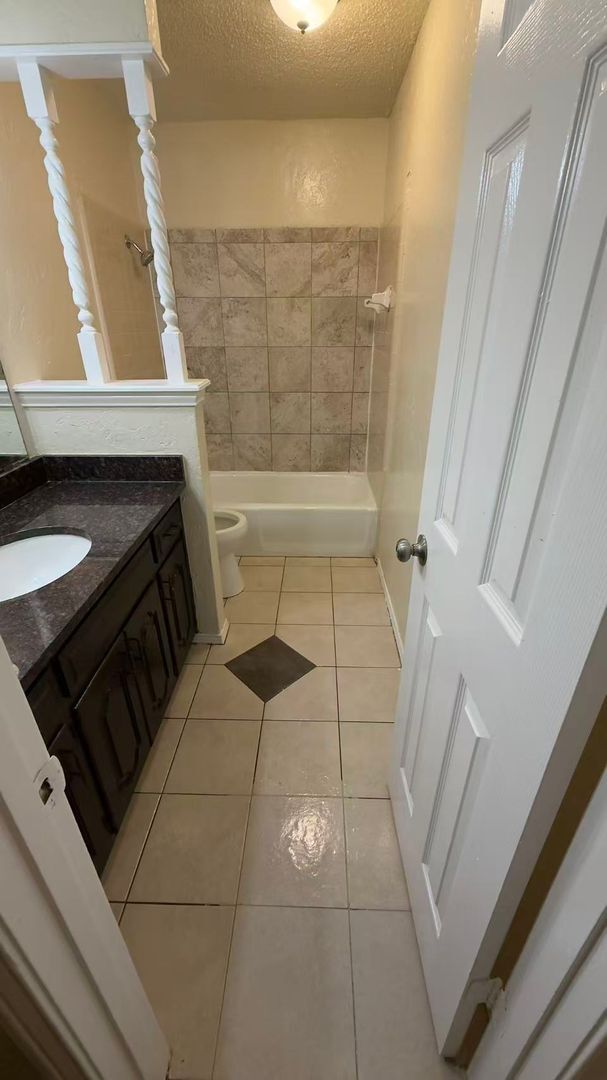 Building Photo - Great 3 Bedroom 2 Bathroom in Plano!