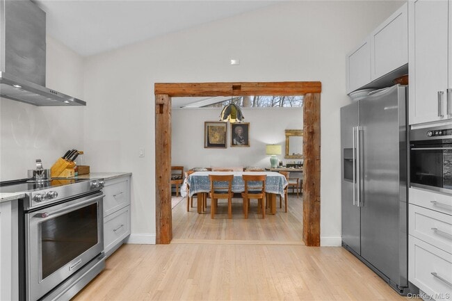 Building Photo - 20 Cedar Rd E