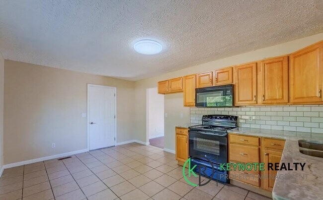 Building Photo - 125 Teakwood Ln