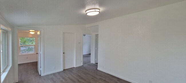 Building Photo - Cozy South Beacon Hill Cottage with 2 bedrooms, bonus room, and large yard with territorial views