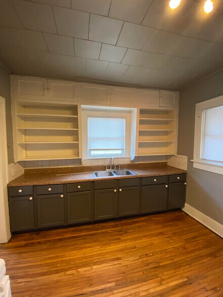 Building Photo - 147 N Lewis Pl