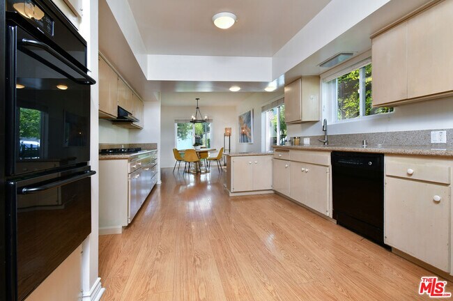 Building Photo - 6133 Maryland Dr
