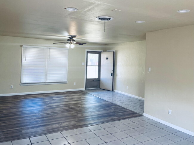 Building Photo - 1503 46th Pl