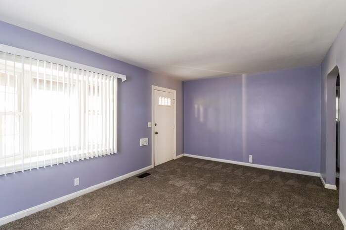 Building Photo - 6920 Gloria Dr