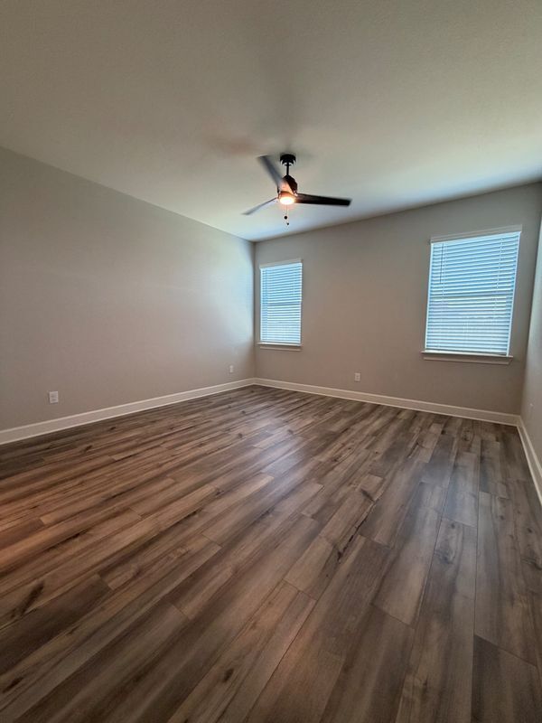 Building Photo - 925 Emerson Dr