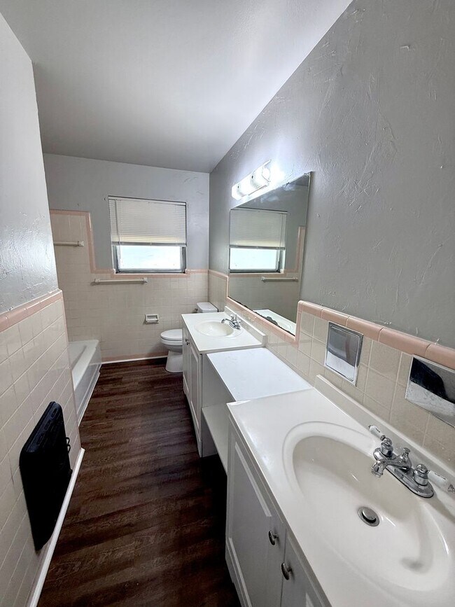 Building Photo - Beautiful 3BD 1.5BA Home W/  Bonus Room in...