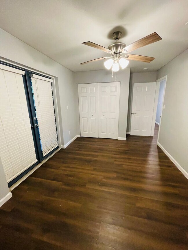 Building Photo - Renovated 3/1 house in SW Gainesville!