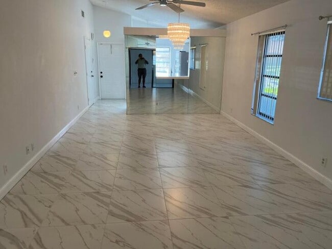 Building Photo - 8107 Windgate Dr