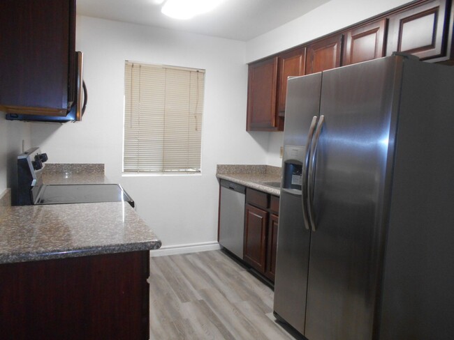 Building Photo - Charming 1 Bedroom Condo