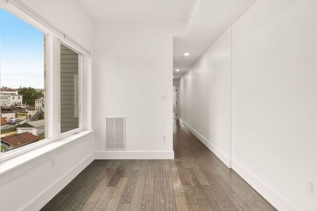 Building Photo - Beautiful 2 Bed/2 Bath in Petworth