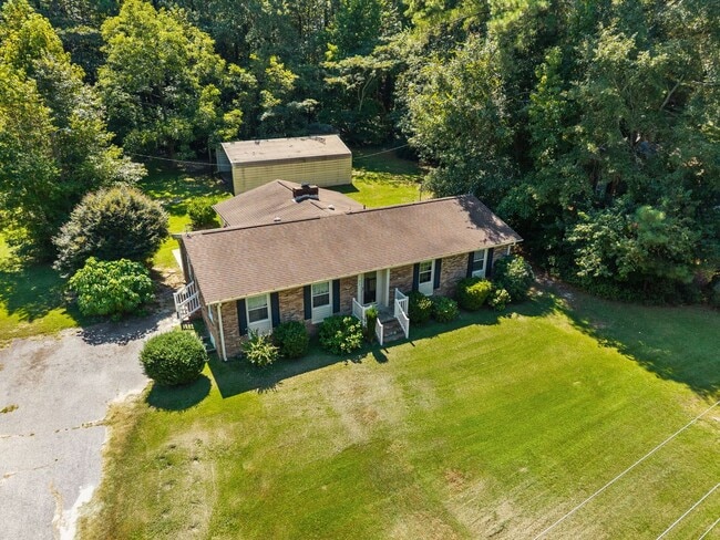 Building Photo - 3 Bed 2 Bath Just Outside Downtown Lilling...