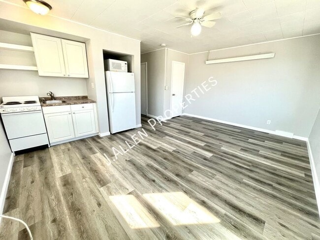 Primary Photo - 127 W Norfolk Ave