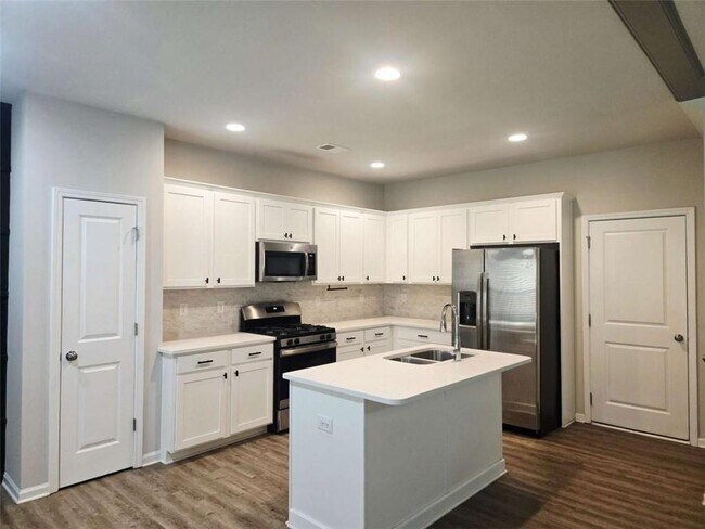 Building Photo - 213 N Fortune Way