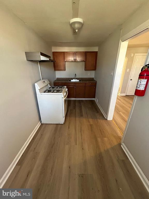 Building Photo - 330 W 21st St