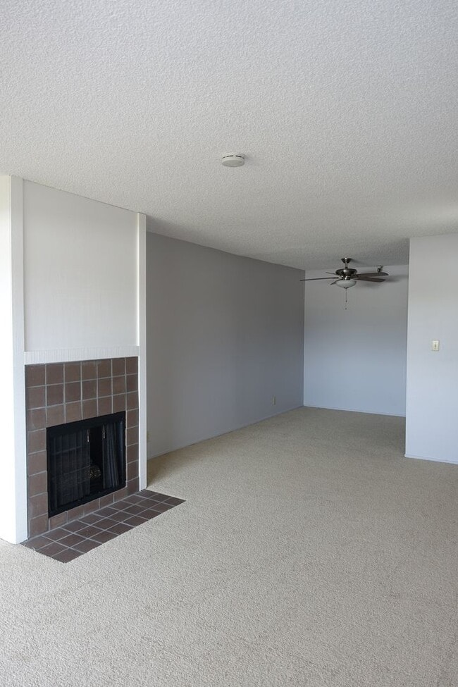 Building Photo - Great location near San Antonio Center shopping, convenient commute, Los Altos Schools