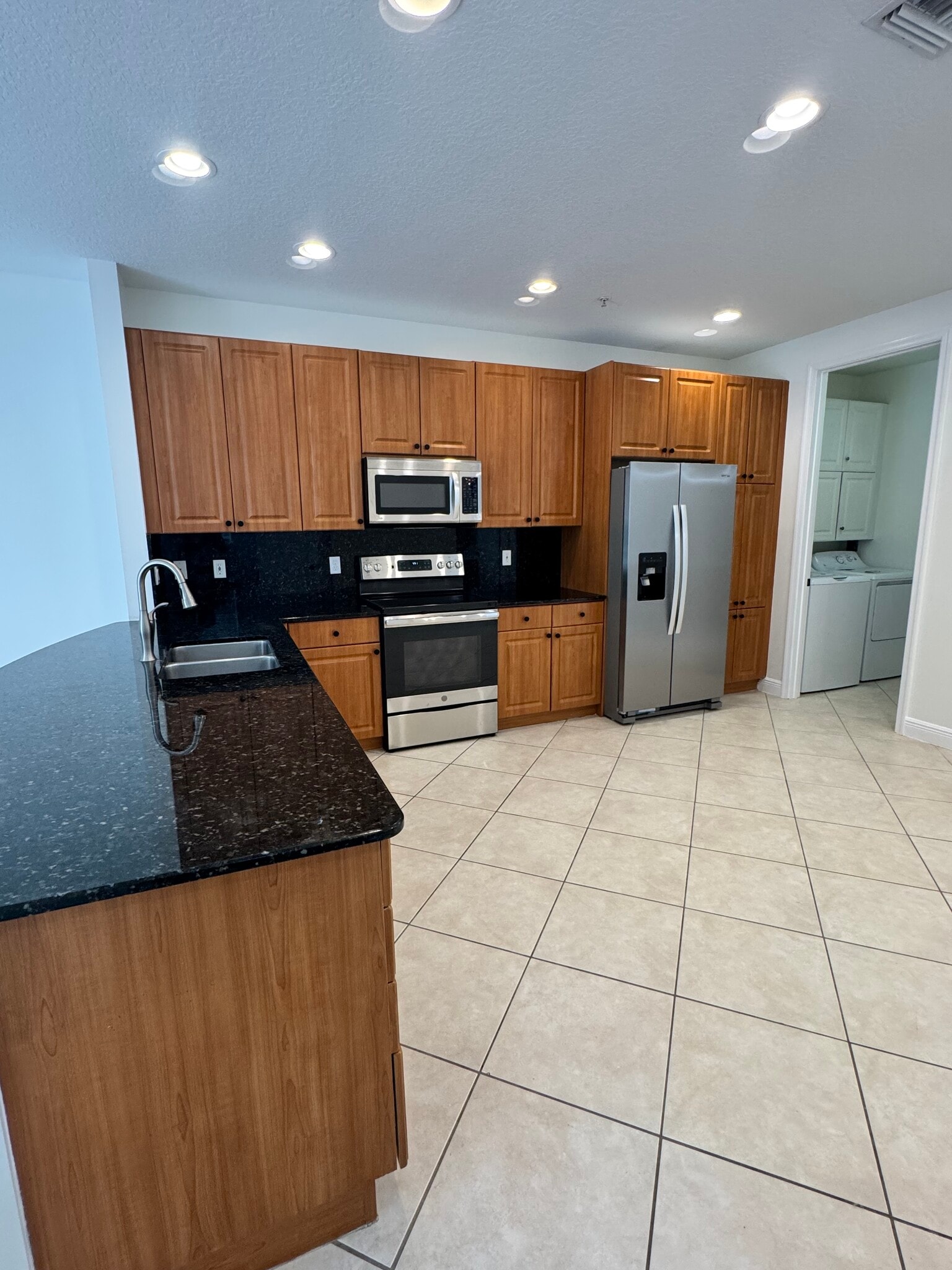 Kitchen - 898 University Blvd