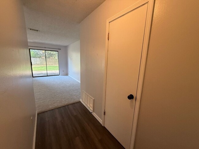 Building Photo - Gulf Breeze - Paradise Bay - 3 bedroom, 2 bathroom w/ lawn care included