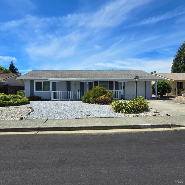 Building Photo - 102 Lassen Cir