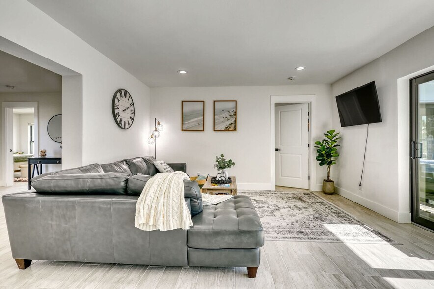 Building Photo - 106 Playmore Dr