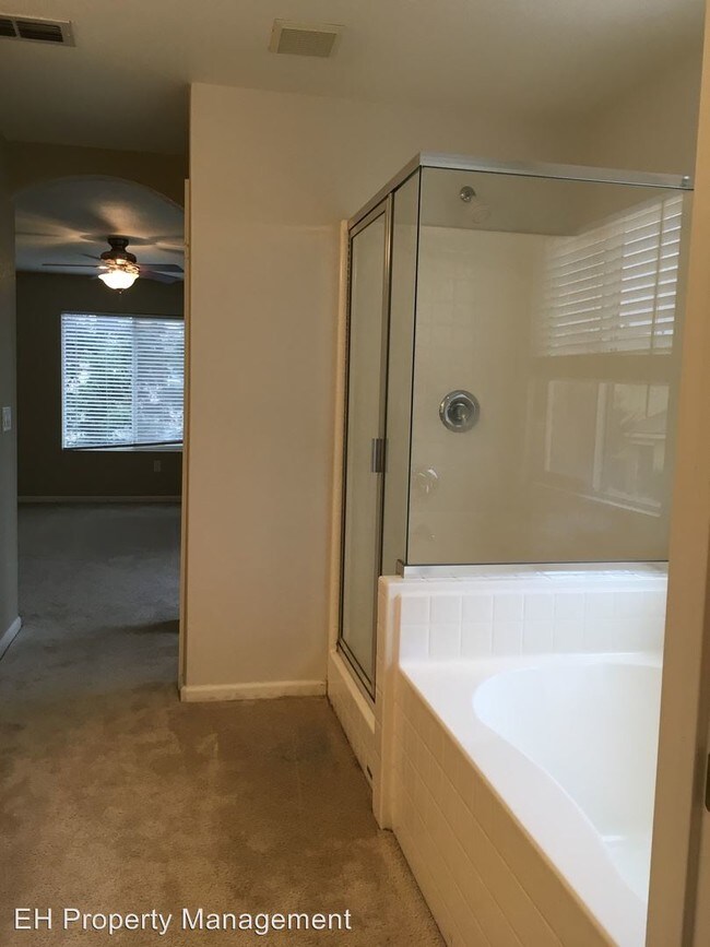 Building Photo - 9416 Dante Ct