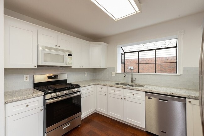 Building Photo - 3223 Golden Willow Dr