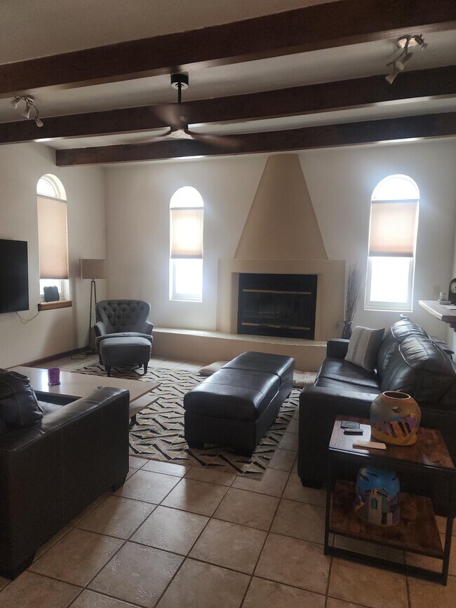 Building Photo - 787 Rouault Ave