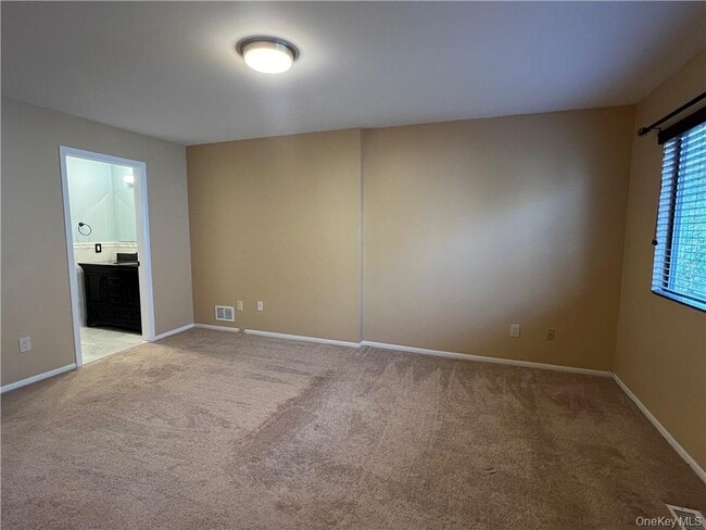 Building Photo - 475 Country Club Ln