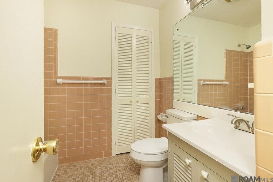 Building Photo - 7005 Whitlow Dr