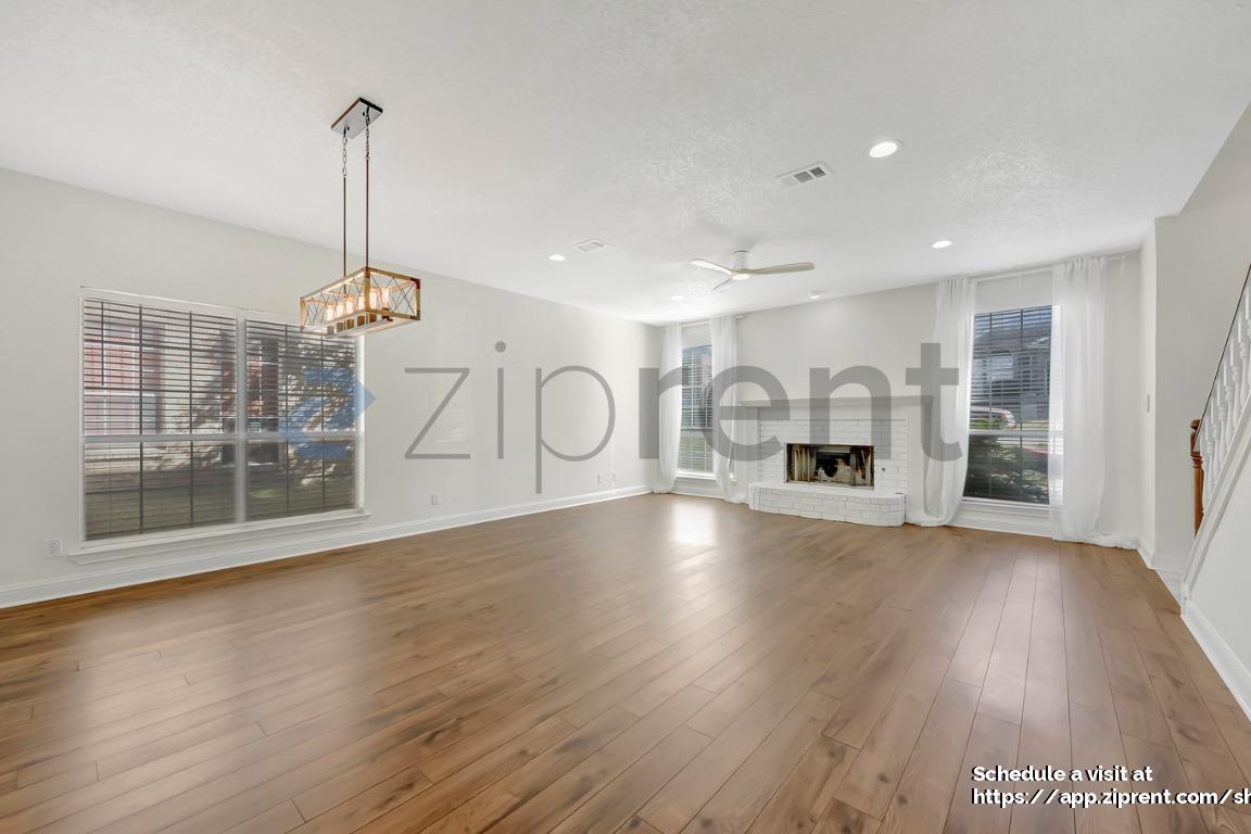 Building Photo - 2111 Daniel Way