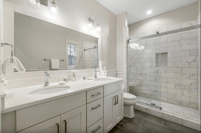 Building Photo - 587 Patina Blvd