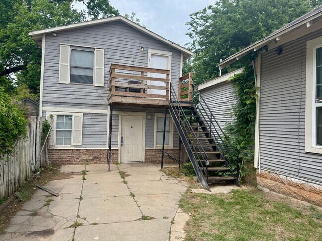 Building Photo - N. McKinley Ave - Triplex