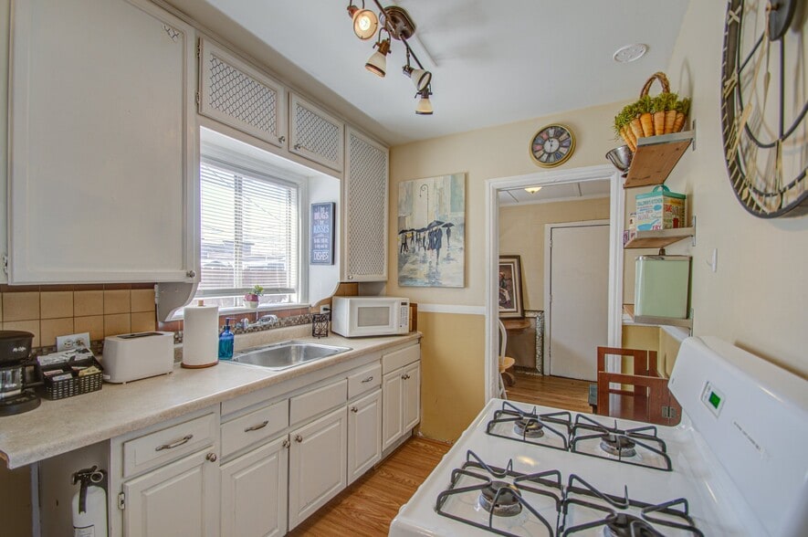 Building Photo - 326 N 12th St