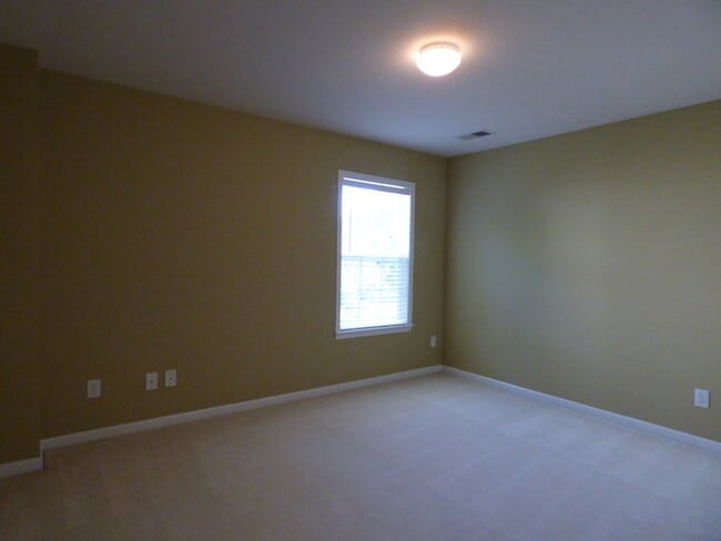 Building Photo - Beautiful Home in Cady Lake Subdivision