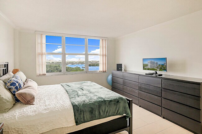 Building Photo - 2121 N Ocean Blvd