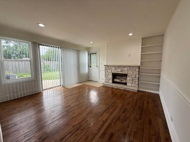 Building Photo - 542 Cherry Ln