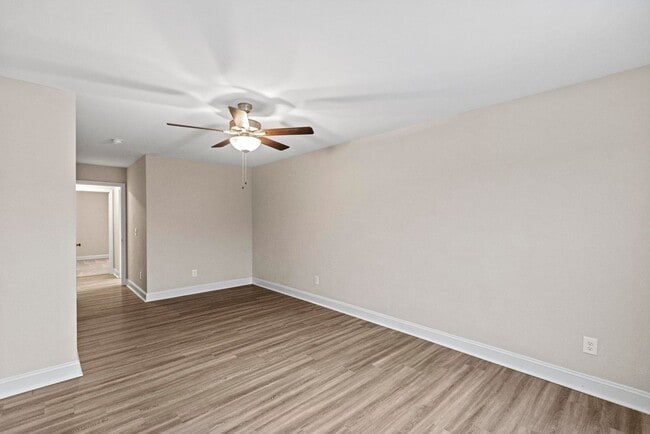 Building Photo - Large 3br Stonebay Townhome AVAILABLE NOW!