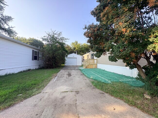 Building Photo - 308 Autumn Park Dr
