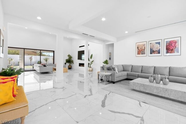 Building Photo - 4315 N Dapple Gray Rd