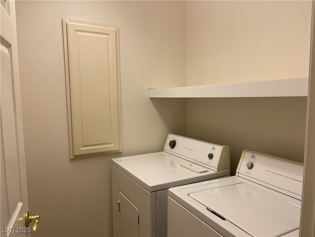 Building Photo - 10984 Fishers Island St