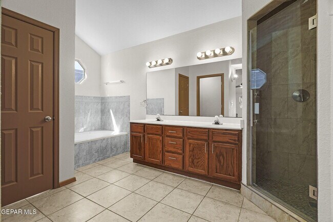 Building Photo - 12705 Tierra Flores Dr