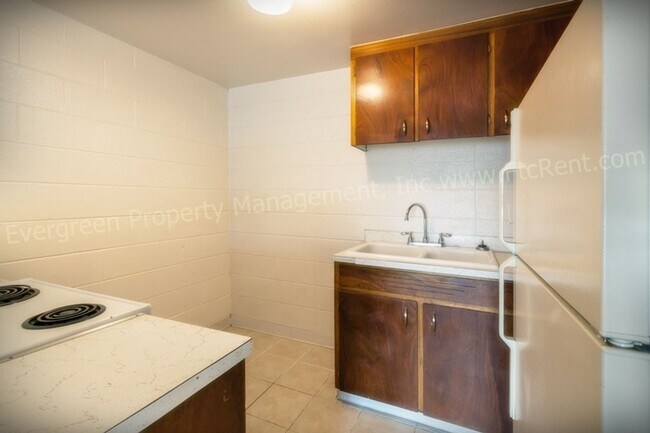 Building Photo - 701 Parker St