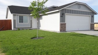 Building Photo - 13710 Key west St.