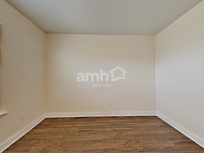 Building Photo - 141 Willowbrook Dr