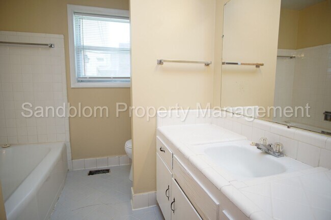 Building Photo - 5344 E 27th St