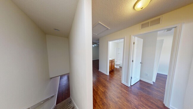 Building Photo - 3BR/ 2.5BA TOWNHOME With Garage - Timmerma...
